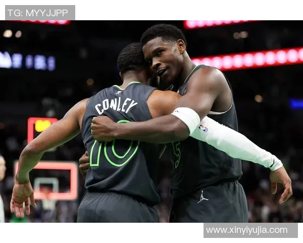 三双到手!兰德尔三节12中6拿到19分10板12助 但也有7失误 三双到手!兰德尔三节12中6拿到19分10板12助 但也有7失误