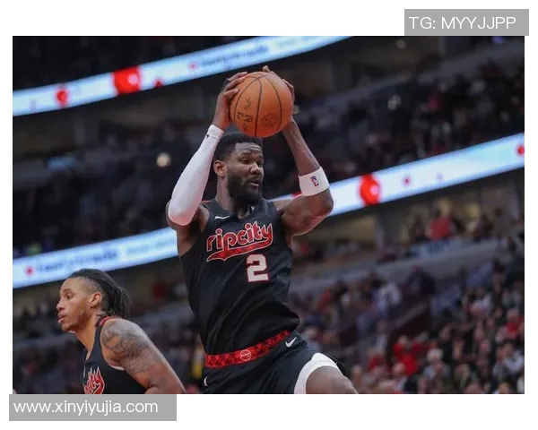 艾顿100%命中率砍25分+10板&0失误，湖人队史首人